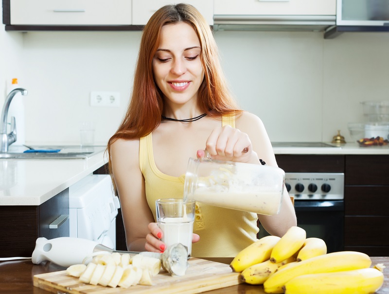 Как приготовить банановый молочный коктейль